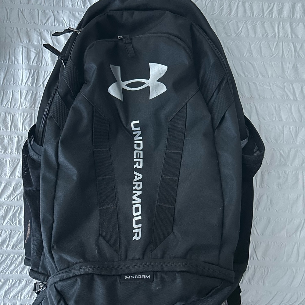 Under Armour Black Athletic Backpack with Modern Design